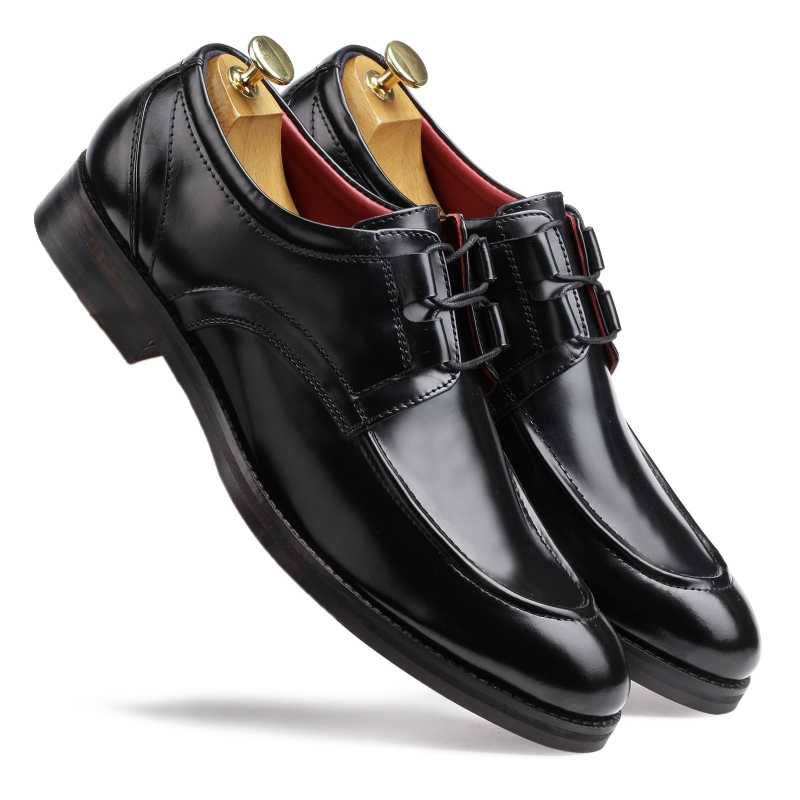 Valentin Derby Shoes in Black