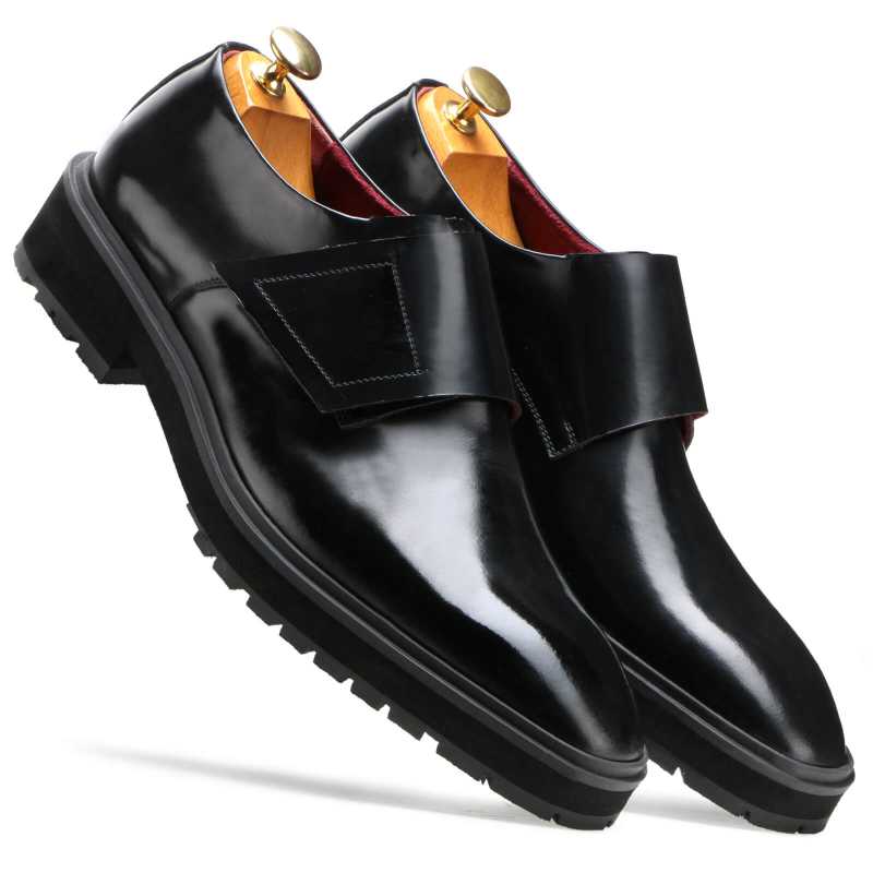 Marksman Lightweight Velcro Strap Shoes in Black