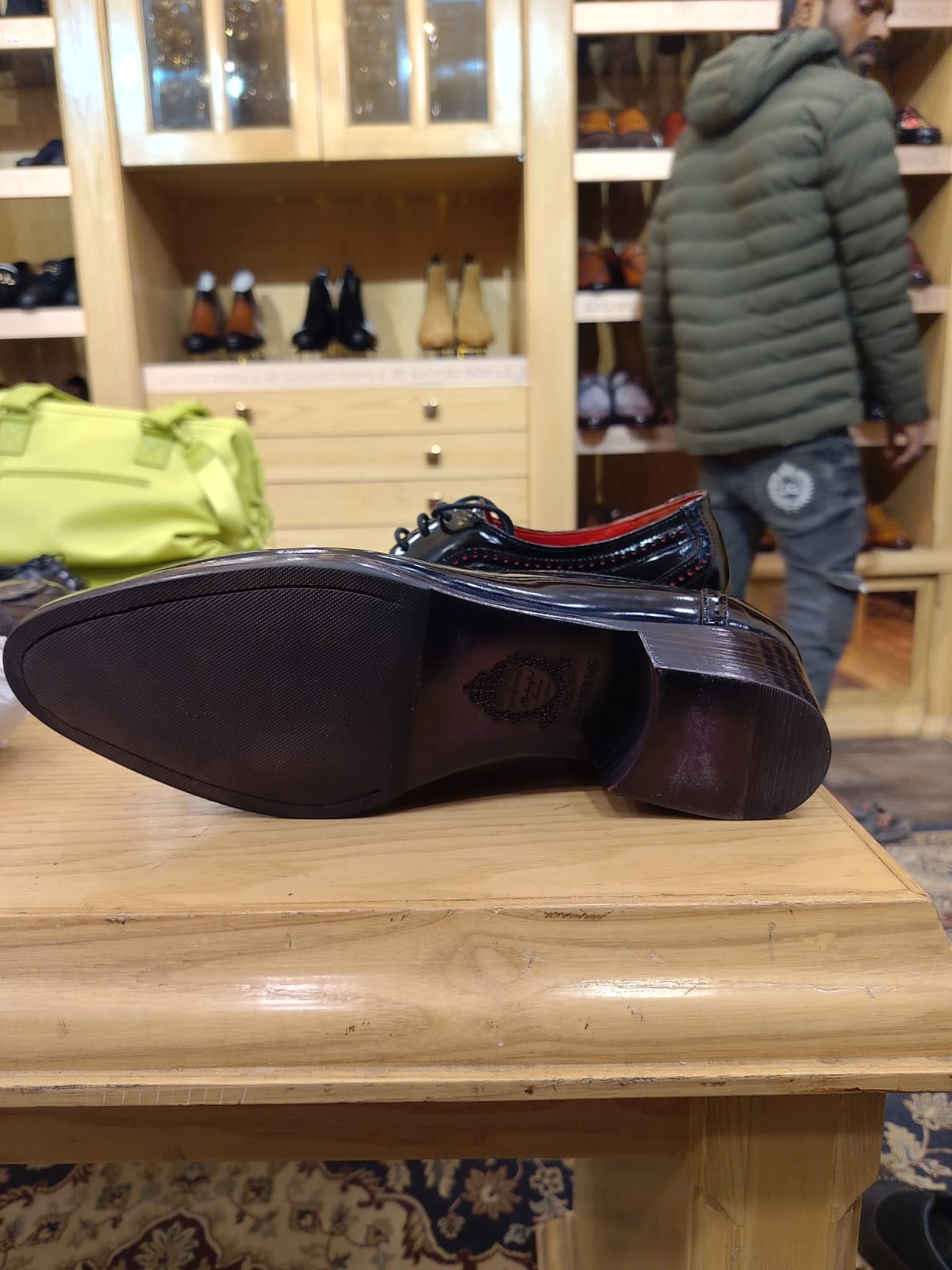 Derby shoes in glossy black