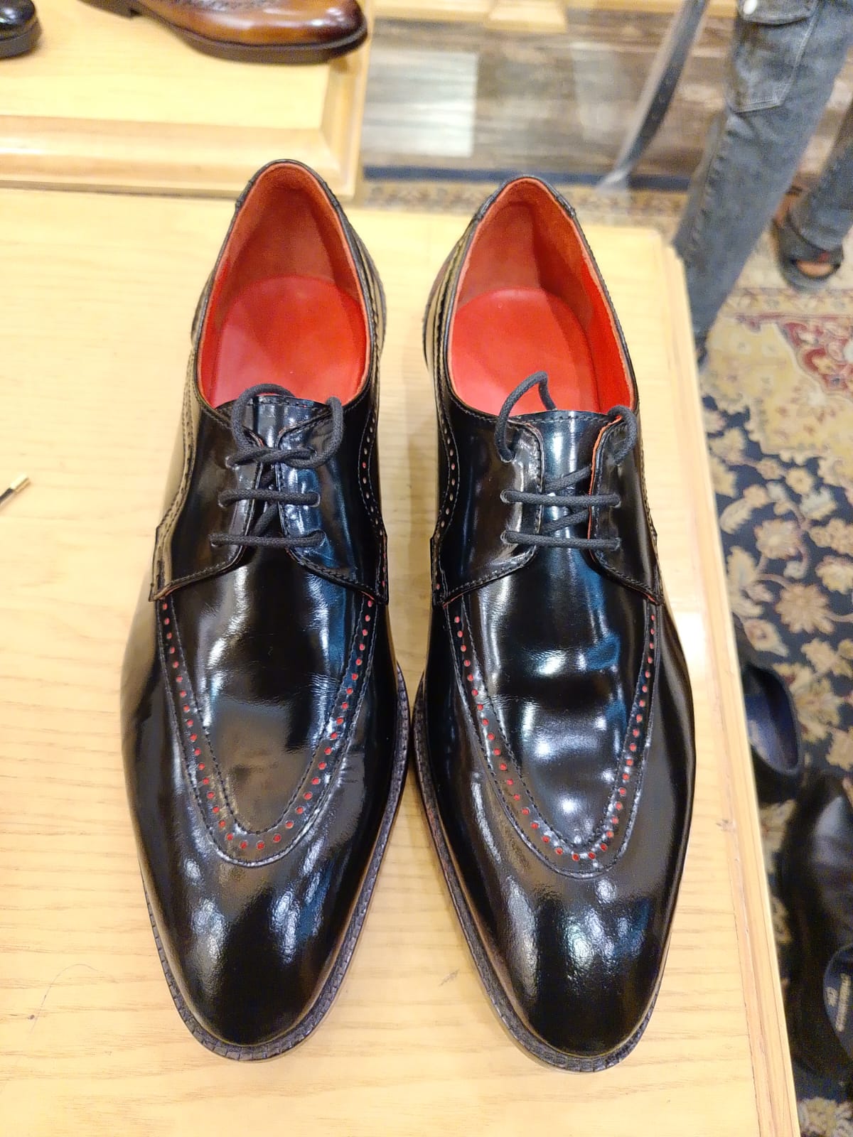 Derby shoes in glossy black